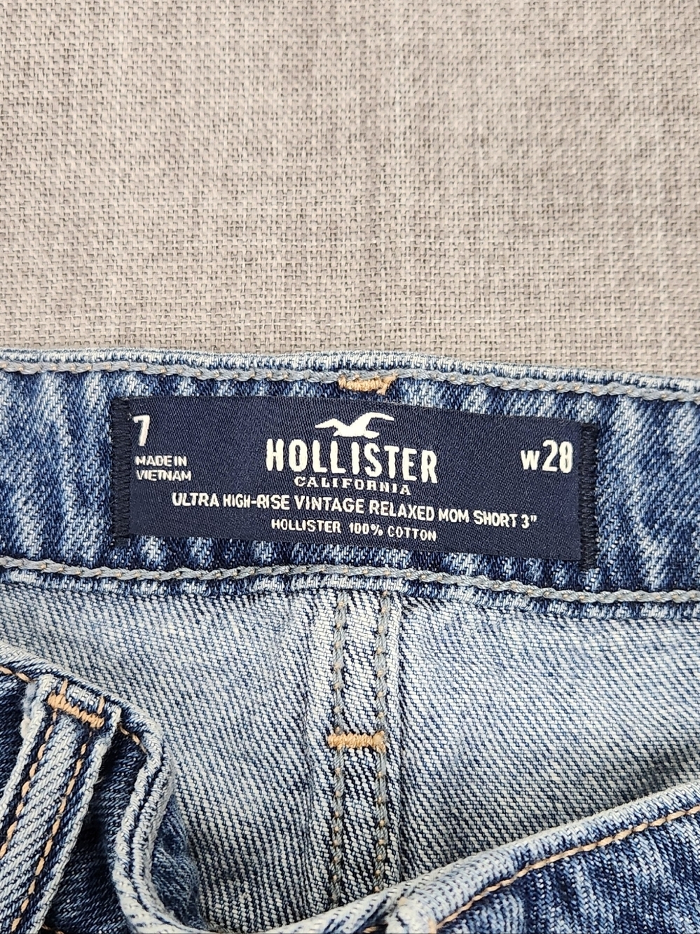 Hollister Ultra High-Rise Vintage Relaxed Mom Distressed Style Short. 100%Cotton - Picture 4 of 8
